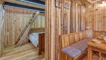 1 bedroom, bed sheets