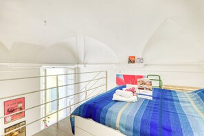 1 bedroom, WiFi (free), bed sheets