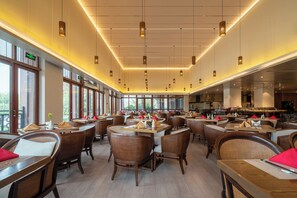 Lobby sitting area - Yangzhou Seclusive Life Hot Spring Resort (Yangzhou)