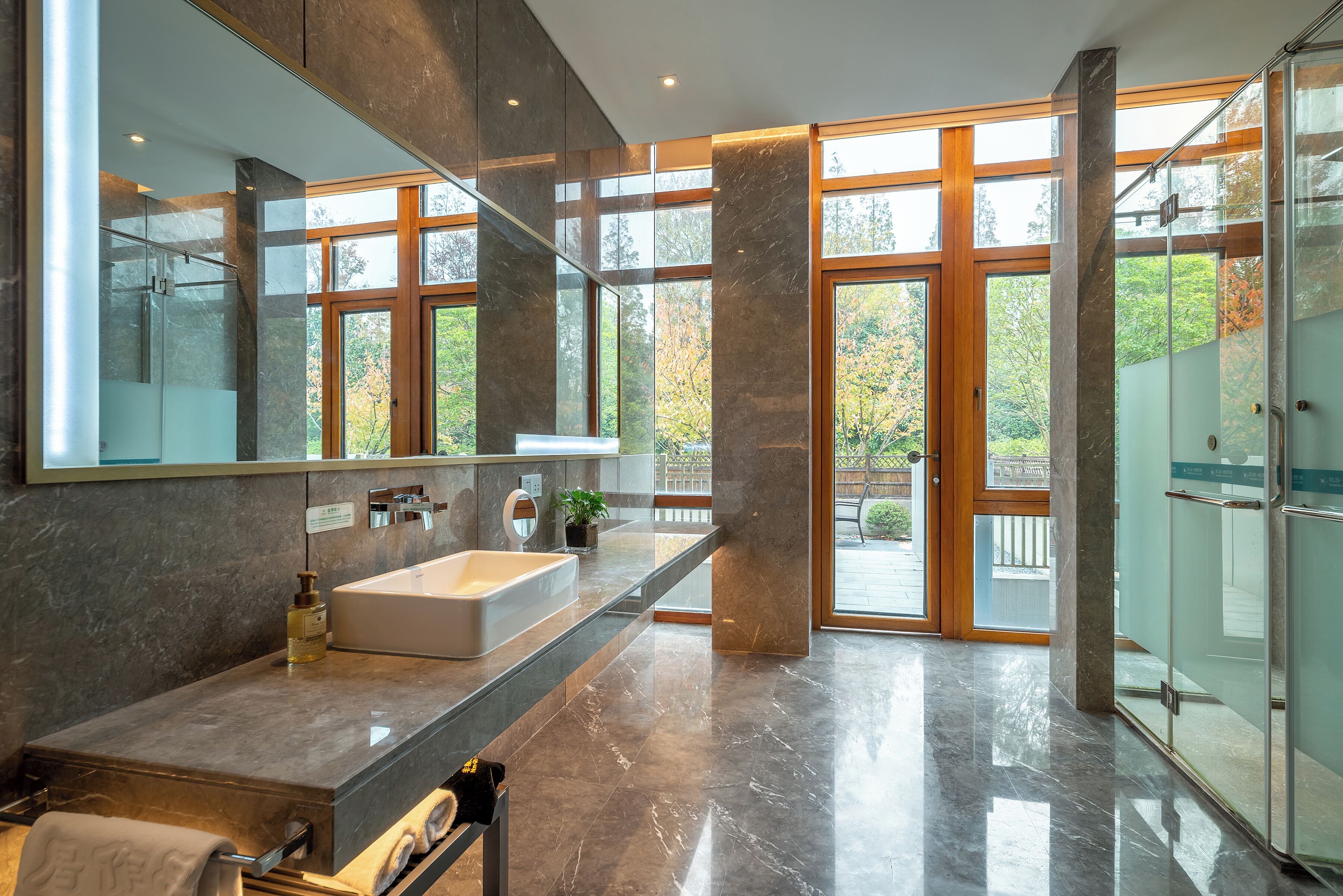 Standard Double Room, Garden View | Bathroom