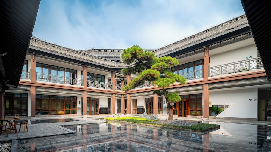 Yangzhou Seclusive Life Hot Spring Resort