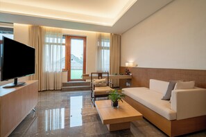 Exclusive Suite, Garden View | Desk, blackout drapes, free WiFi - Yangzhou Seclusive Life Hot Spring Resort (Yangzhou)