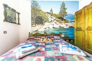 2 bedrooms, iron/ironing board, Internet, bed sheets