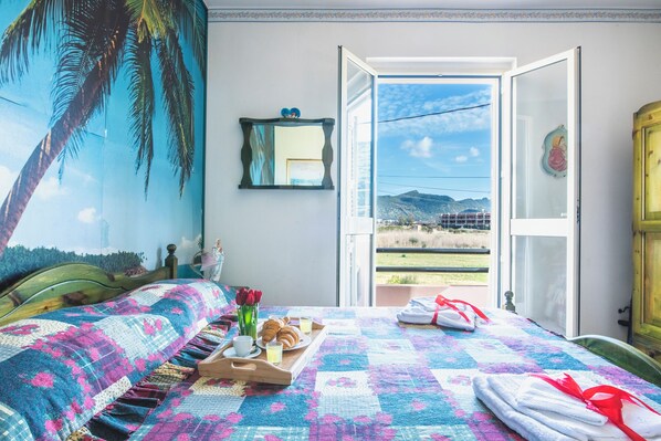 2 bedrooms, iron/ironing board, internet, bed sheets