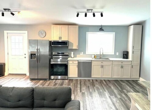 Spacious 3-bedroom on a 140 acres minutes from mark twain lake.