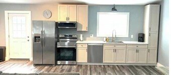 Spacious 3-bedroom on a 140 acres minutes from mark twain lake.