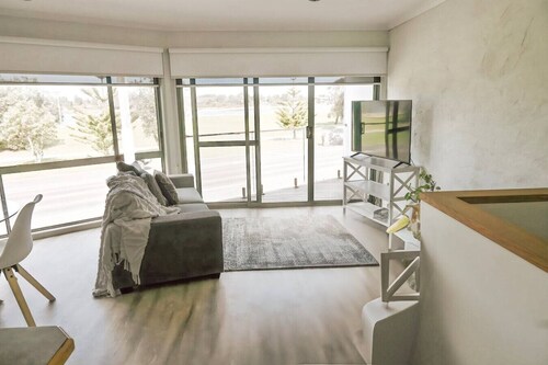 Driftwood Townhouse 2 Waterfront-Central Location