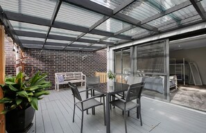 屋外ダイニングエリア