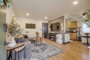 Smart TV, libros y biblioteca musical 