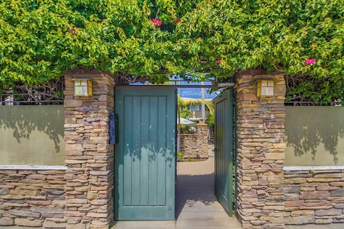 Walkable Hillcrest Gem - Cafés, Bars & Balboa Park - Landing Pad in San Diego