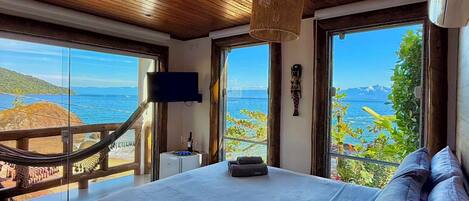 Comfort Suite, Beach View | 1 bedroom, in-room safe, desk, laptop workspace