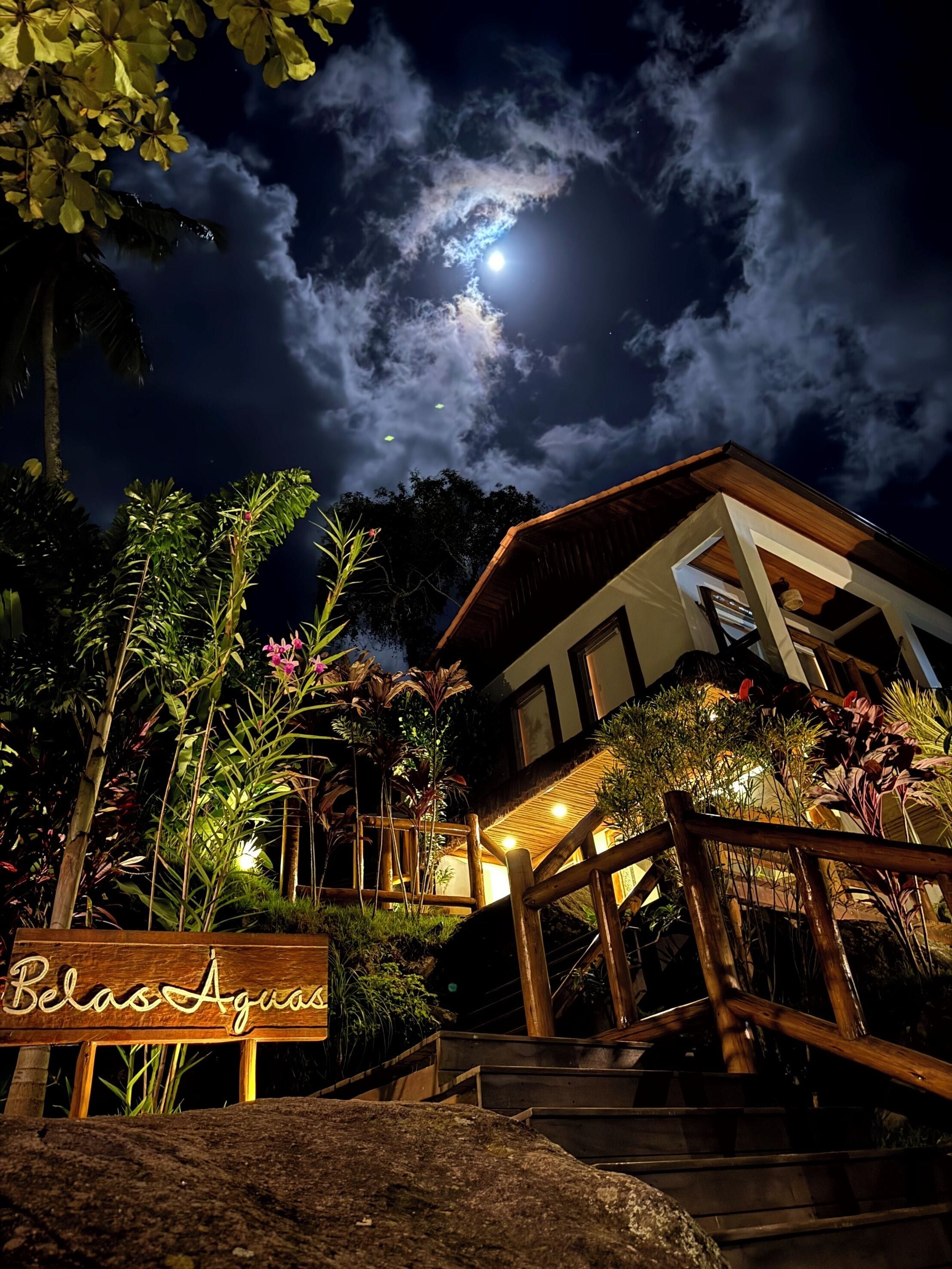 Vista frontal de la propiedad