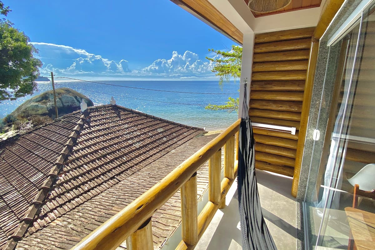 Comfort Suite, Beach View | 1 bedroom, in-room safe, desk, laptop workspace