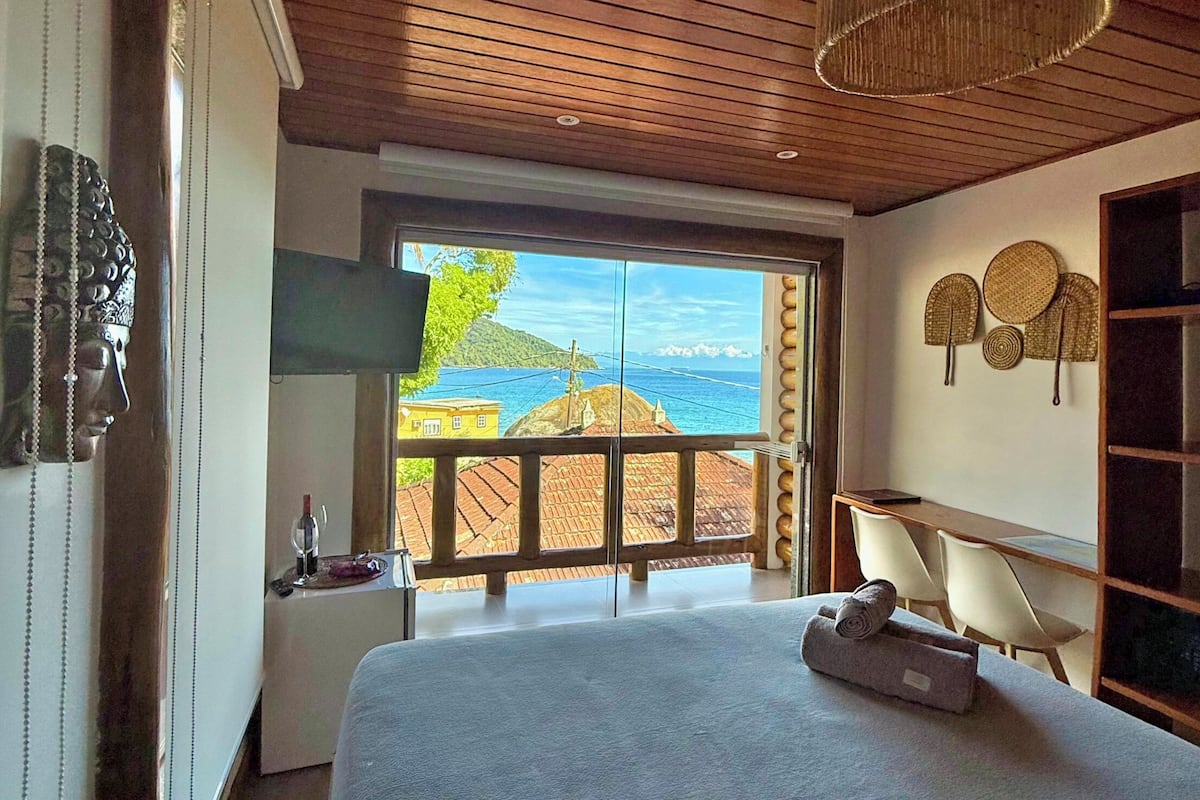 Suíte conforto, vista para a praia | 1 quarto, cofres nos quartos, escrivaninha