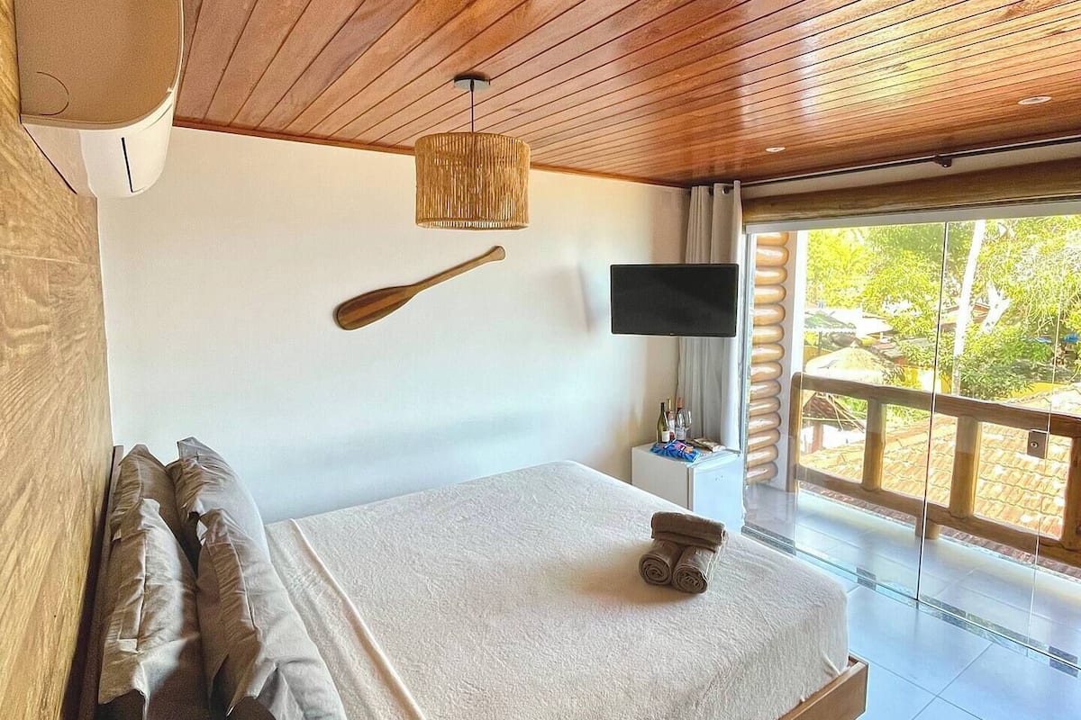 Comfort Suite, Beach View | 1 bedroom, in-room safe, desk, laptop workspace