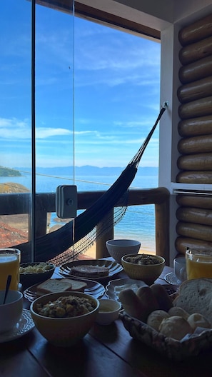 Comfort Suite, Beach View | 1 bedroom, in-room safe, desk, laptop workspace