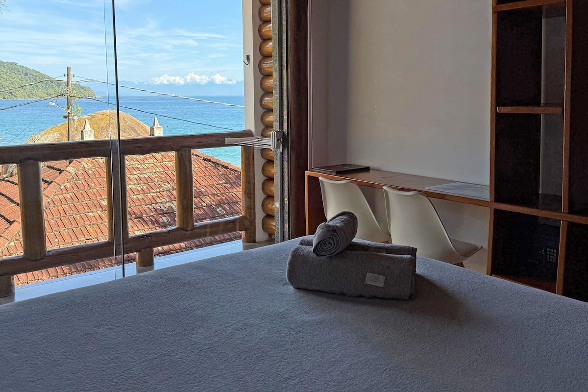Suíte conforto, vista para a praia | 1 quarto, cofres nos quartos, escrivaninha