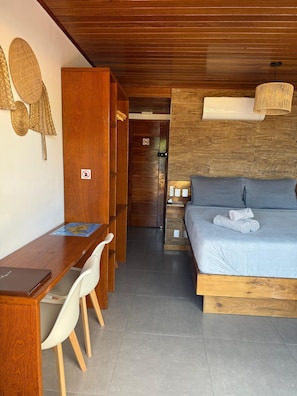 Comfort Suite, Beach View | 1 bedroom, in-room safe, desk, laptop workspace