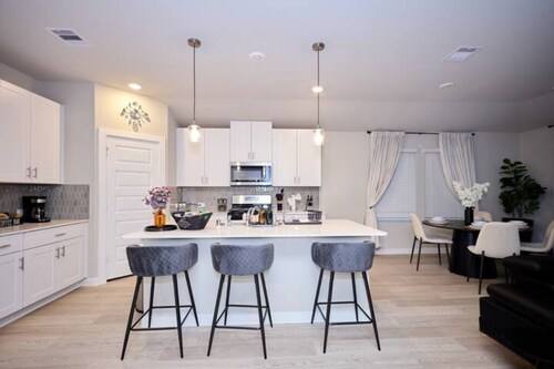 Spacious 4-bedroom charming modern home in  Richmond Tx