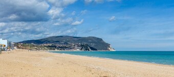 Apartment with direct access to the beach