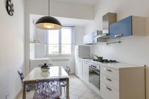 Batterie de cuisine, vaisselle et ustensiles