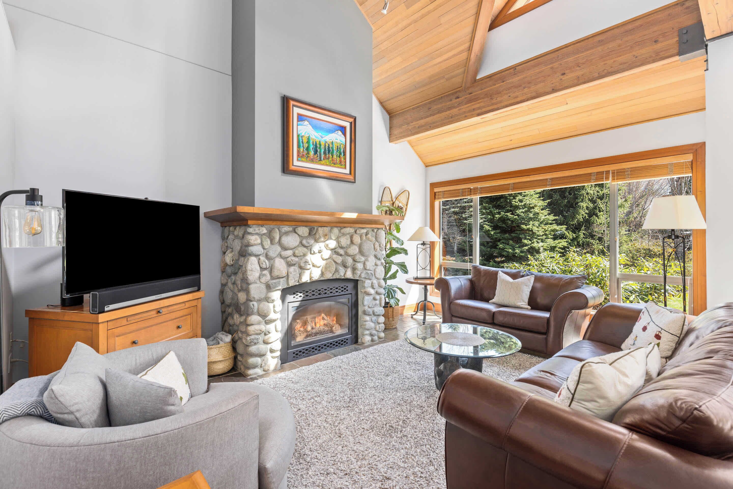 TV, fireplace, offices
