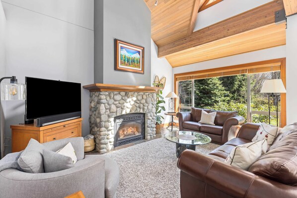 TV, fireplace, offices