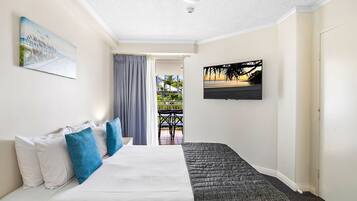 3 bedrooms, iron/ironing board, Internet, bed sheets