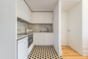 Réfrigérateur, micro-ondes, four, cafetière/bouilloire