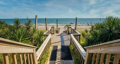Seabatical Oceanfront: In & outdoor pools, hot tub, sauna, gym #203