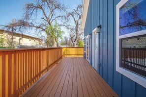 House (4 Bedrooms) | Balcony - Sleek 4br/3ba Urban Living w/ Downtown Views! (San Antonio)
