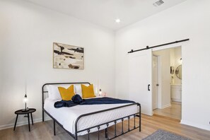 Casa (4 Bedrooms) | 4 dormitorios y espacio para trabajar con un portátil