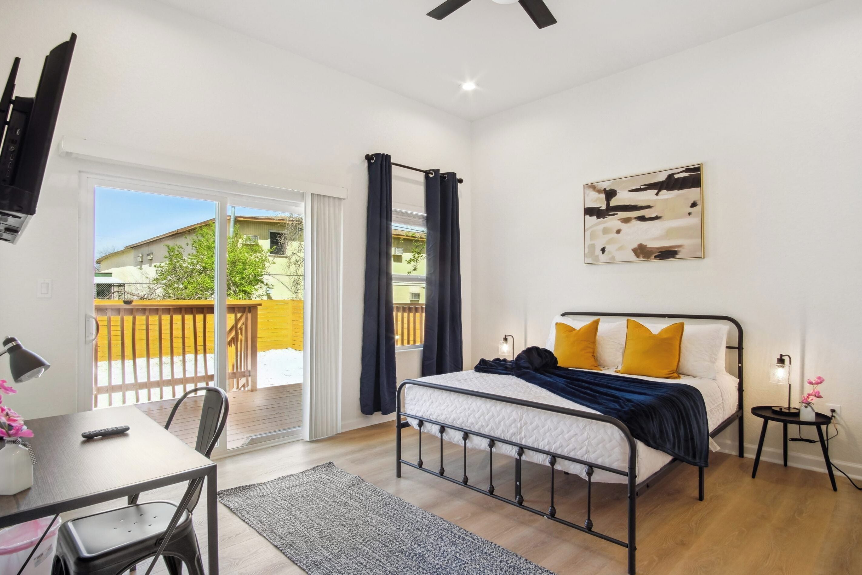 4 bedrooms, laptop workspace, iron/ironing board, bed sheets