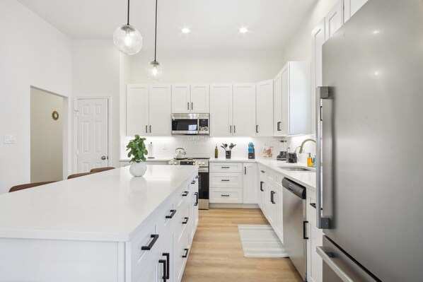 House (4 Bedrooms) | Private kitchen | Microwave, oven, coffee/tea maker, dining tables