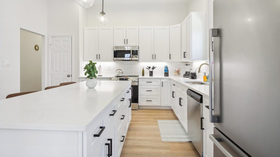 Sleek 4br/3ba Urban Living w/ Downtown Views!