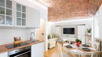 Coffee/tea maker, fridge, microwave, oven