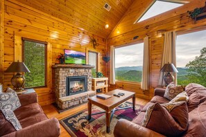 Smart TV, chimenea y videojuegos