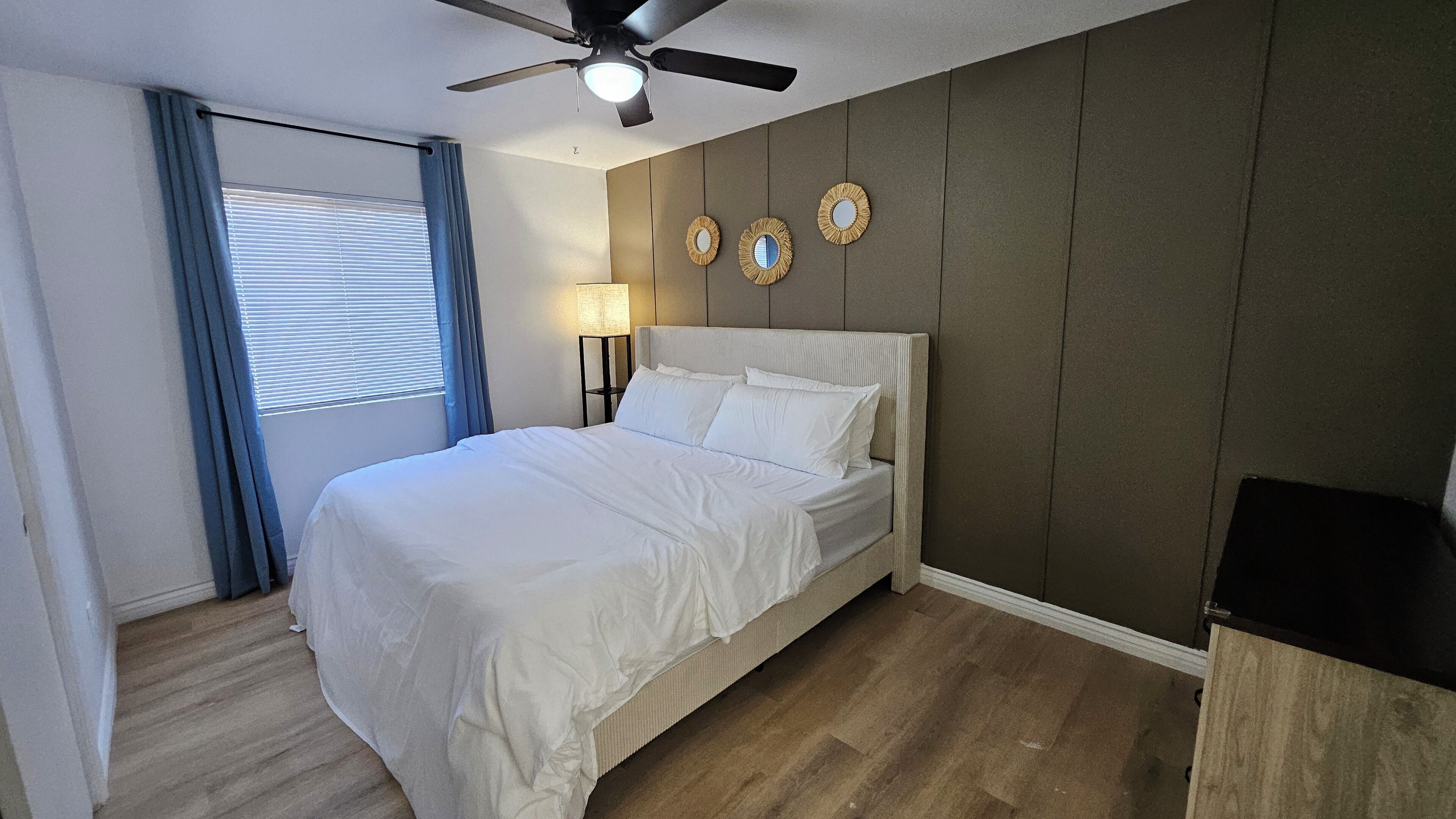 3 chambres, coffres-forts dans les chambres, bureau, Wi-Fi