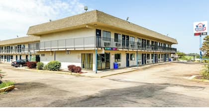 Home 6 by Townhouse Topeka KS I 70