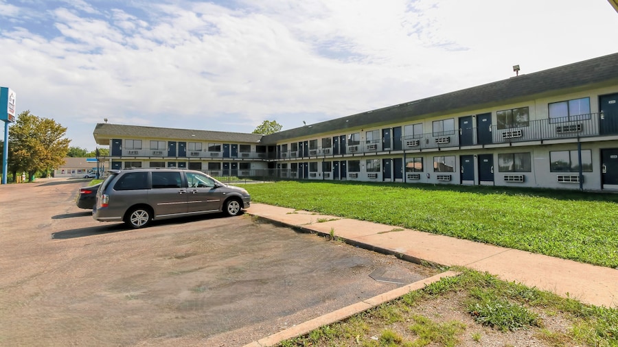 Home 6 by Townhouse Topeka KS I 70