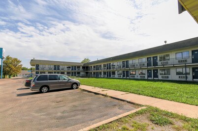 Home 6 by Townhouse Topeka KS I 70