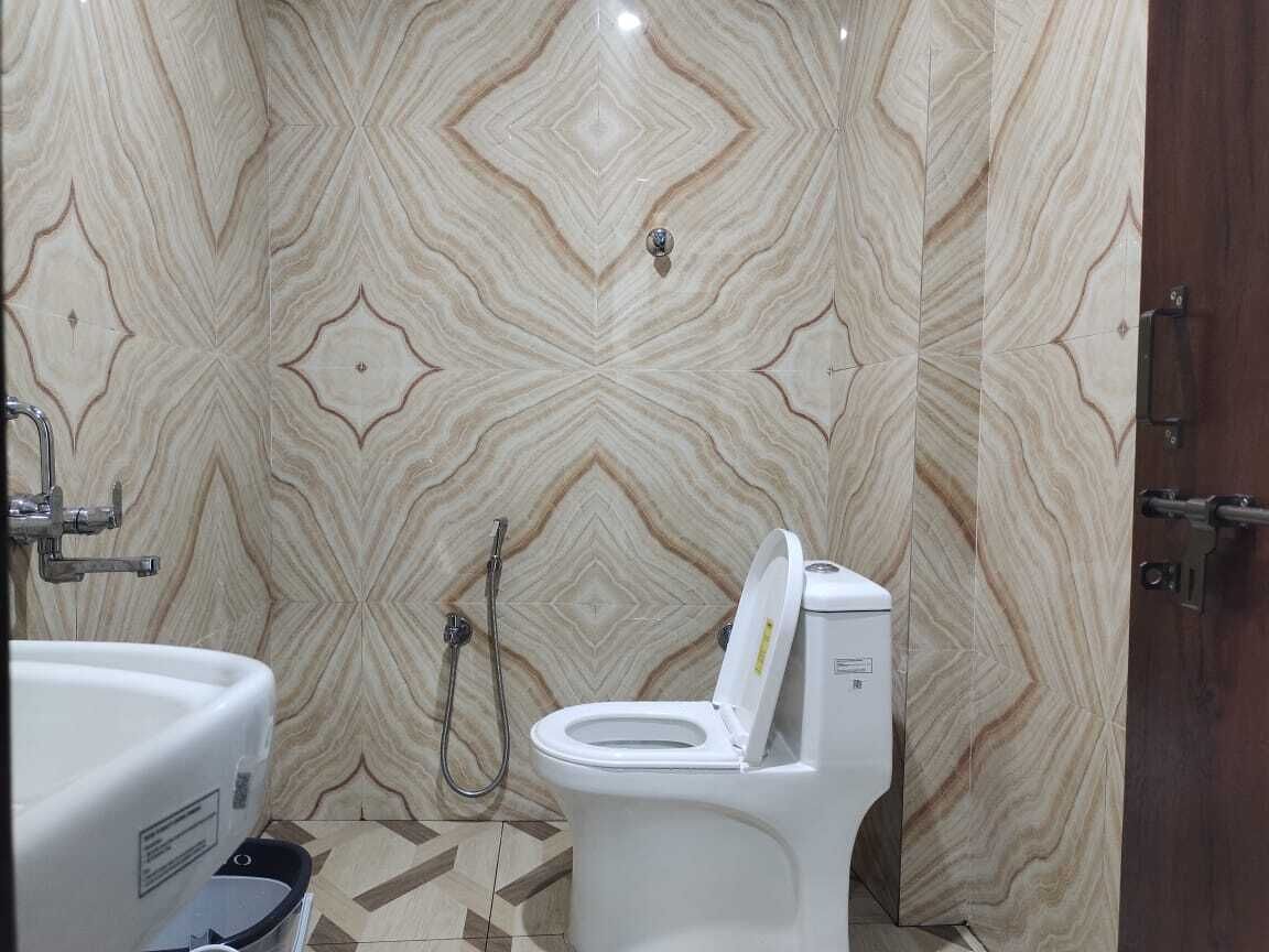 Habitación Deluxe doble | Baño | Ducha, artículos de higiene personal gratuitos, toallas y jabón