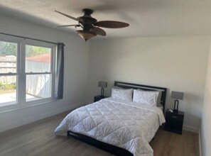 3 bedrooms, free WiFi, bed sheets - Disney Getaway, 9 minutes from Disney (Kissimmee)