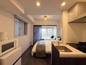 1 habitación, tabla de planchar con plancha, wifi y ropa de cama 