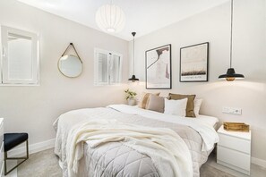 3 chambres, fer et planche à repasser, Wi-Fi, draps fournis