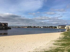 Beach - Cozy 5BR House - Discover Aviation History (Point Cook)