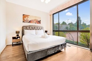 3 室のベッドルーム、アイロン / アイロン台、WiFi、ベッドシーツ