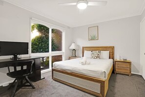 3 bedrooms, iron/ironing board, WiFi, bed sheets