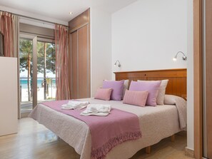 4 室のベッドルーム、デスク、アイロン / アイロン台、WiFi (無料)