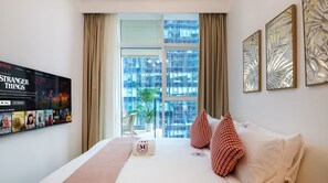 Luxury-Apartment, Balkon, Stadtblick | 1 Schlafzimmer, kostenloses WLAN